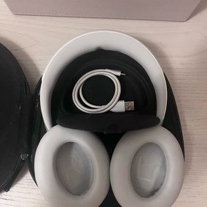 Bose noise cancelling headphones 700